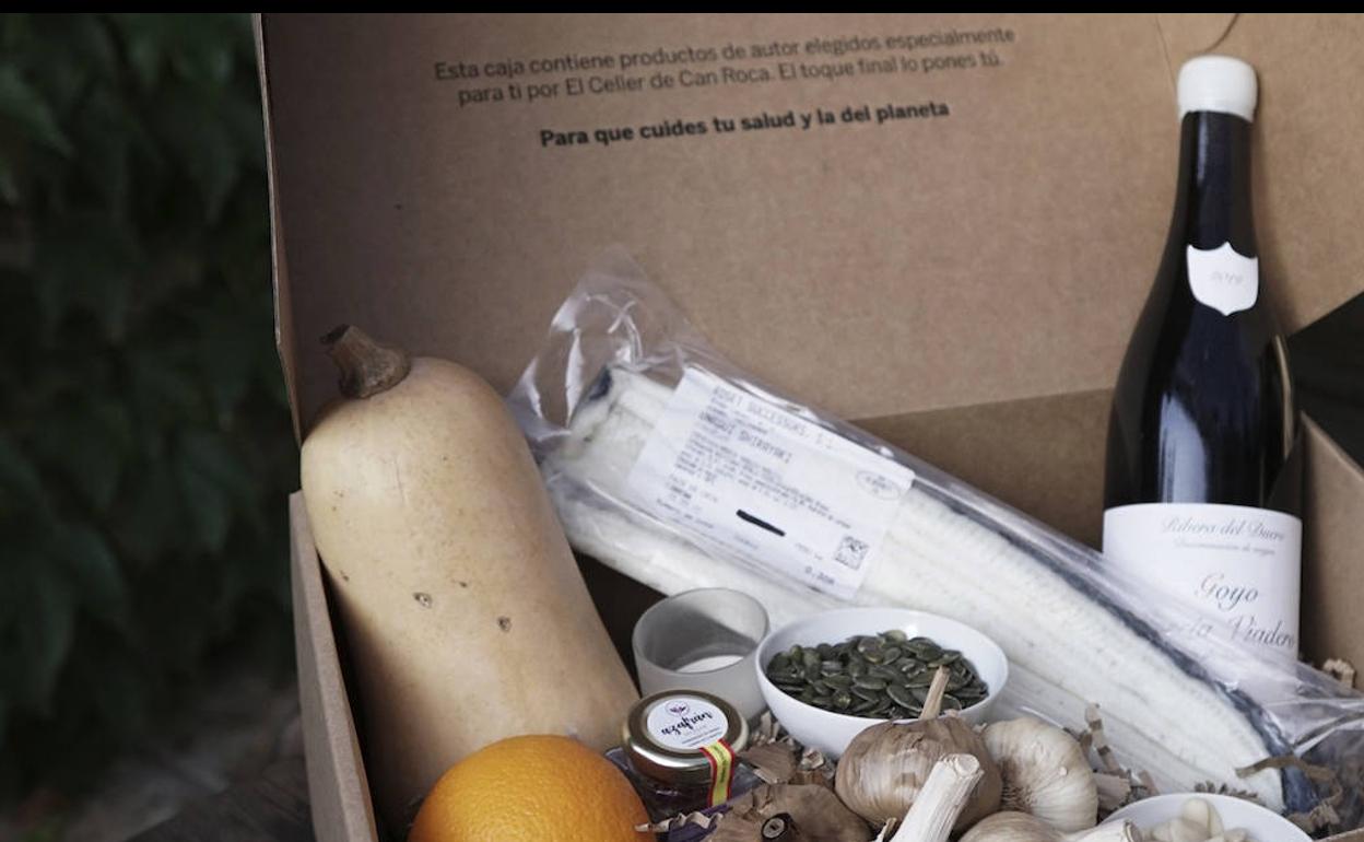 Una de las cajas de El Celler de Can Roca que, en octubre, traerá vinagre de Jerez y AOVE de Jaén. 