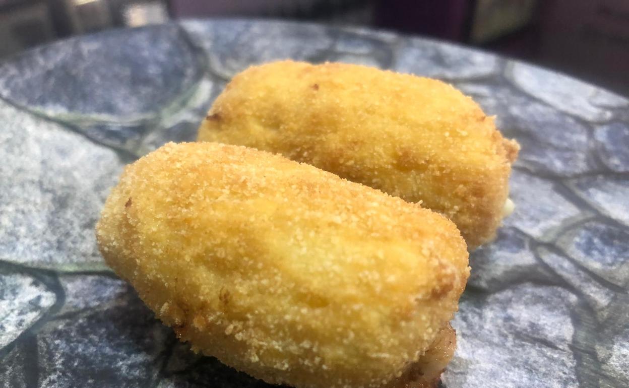 Croquetas de cordero segureño de Lorena Ceballos, jefa de cocina de Borneo Plaza. 