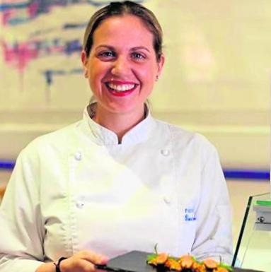 Blanca Sánchez trabaja el mejor pescado en Puesto 43.