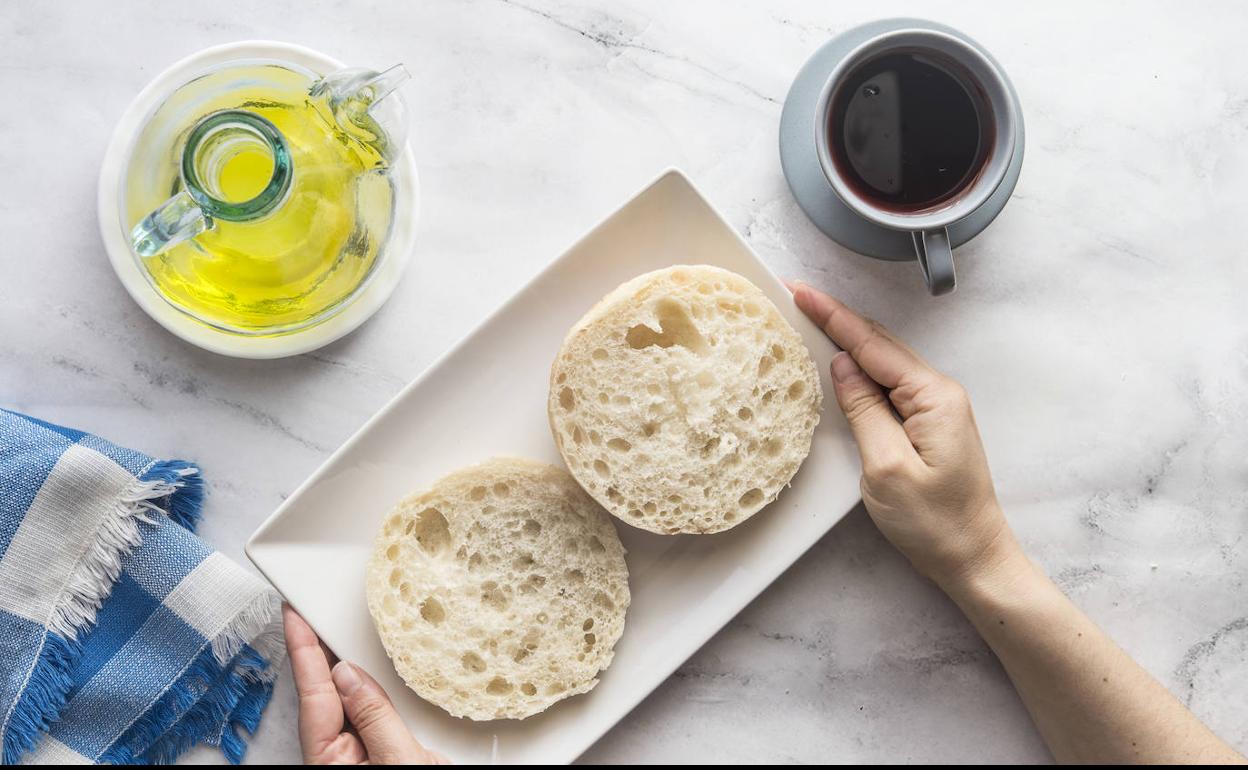 Café, tostadas y aceite de oliva, la elección que nunca falla. 