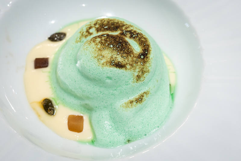 La cocina hecha arte ha sido la constante del menú con estrella Michelin que se ha disfrutado hoy en Ruta del Veleta