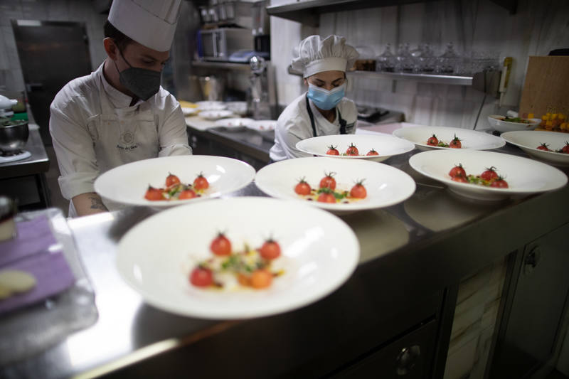 La cocina hecha arte ha sido la constante del menú con estrella Michelin que se ha disfrutado hoy en Ruta del Veleta