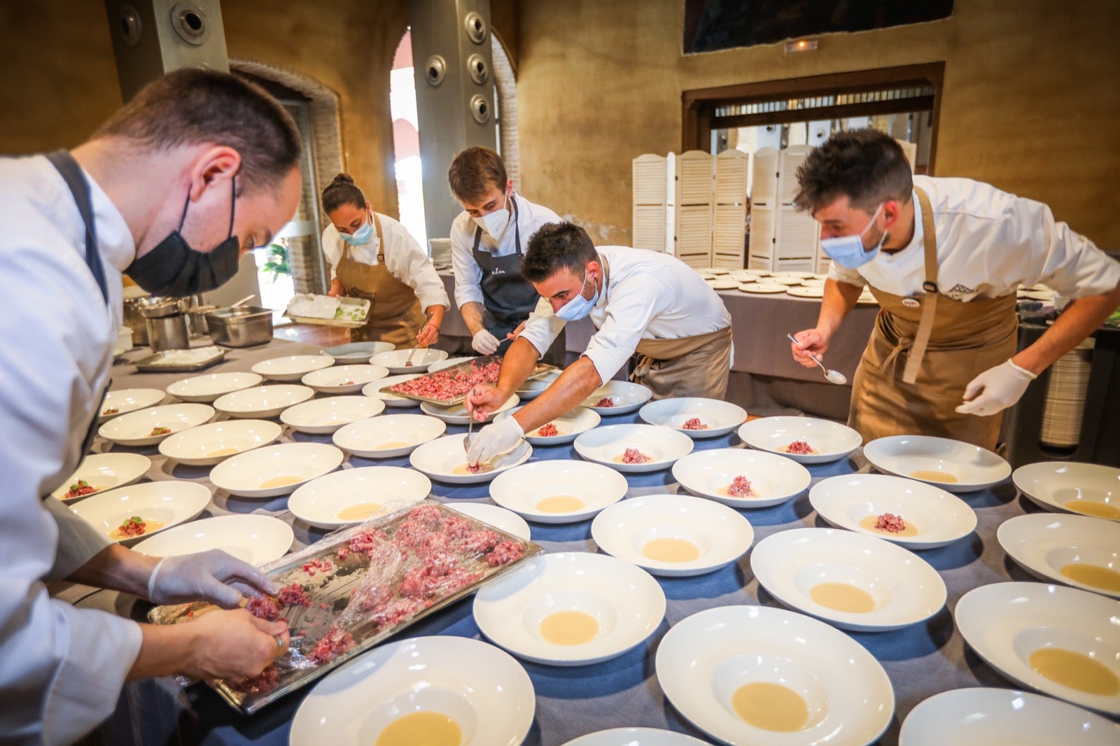 Imagen. Las imágenes del Menu de Mantúa y El Claustro.