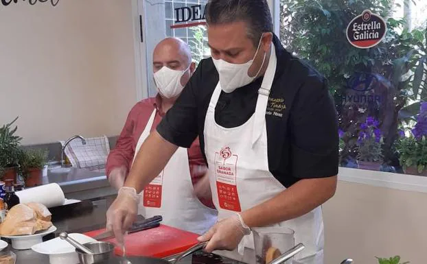 Mario Pérez en las cocinas de Granada Gourmet