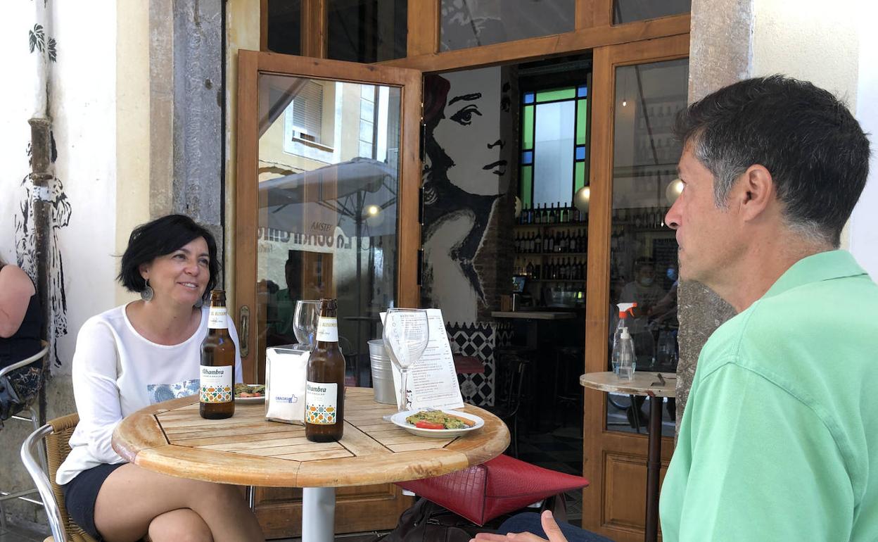 Una Alhambra con... | Mar Solera, presidenta de Facua en Granada: «Hay que devolver a la hostelería mucho de lo que nos da»