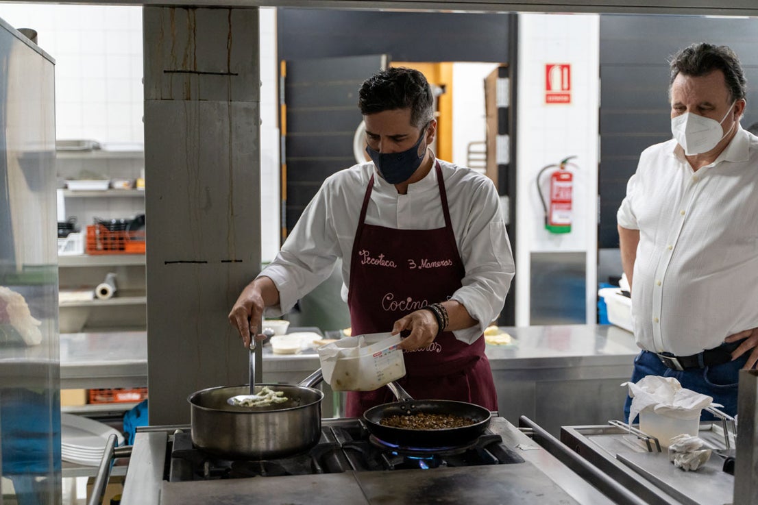 En el evento, Gregorio García, presidente de la Federación de Hostelería, anunció un foro de debate y reflexión sobre la gastronomía granadina