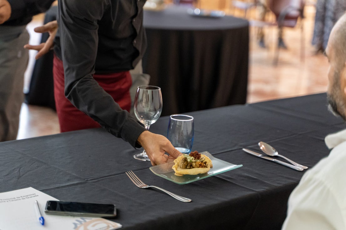 En el evento, Gregorio García, presidente de la Federación de Hostelería, anunció un foro de debate y reflexión sobre la gastronomía granadina