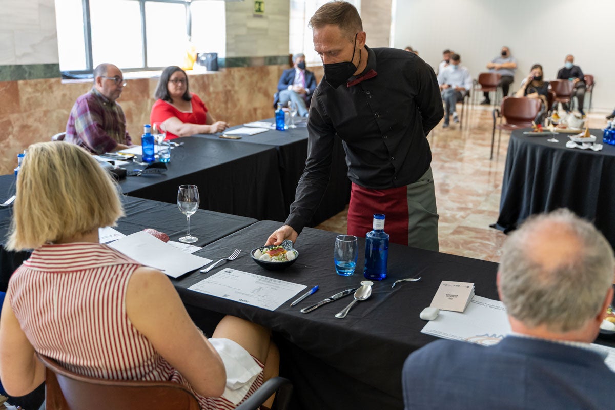 En el evento, Gregorio García, presidente de la Federación de Hostelería, anunció un foro de debate y reflexión sobre la gastronomía granadina