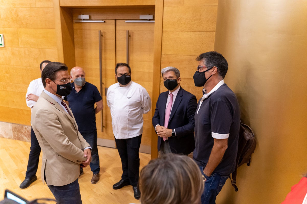 En el evento, Gregorio García, presidente de la Federación de Hostelería, anunció un foro de debate y reflexión sobre la gastronomía granadina