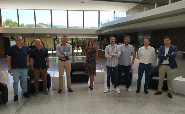 Los participantes en el debate momentos antes de su inicio.