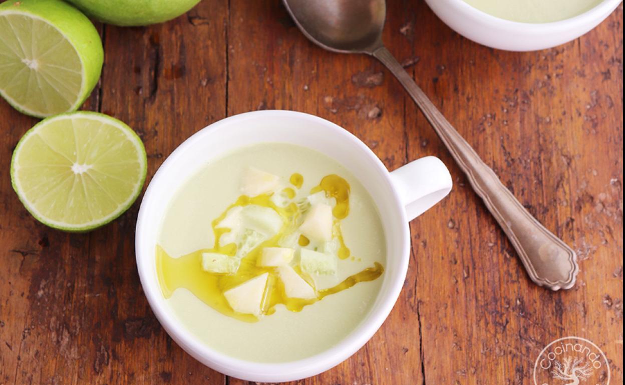 Gazpacho de aguacate, manzana y pepino