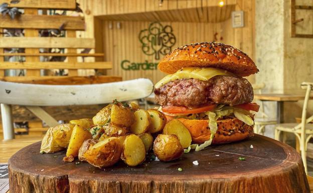 Hamburguesa de Garden Plaza. 
