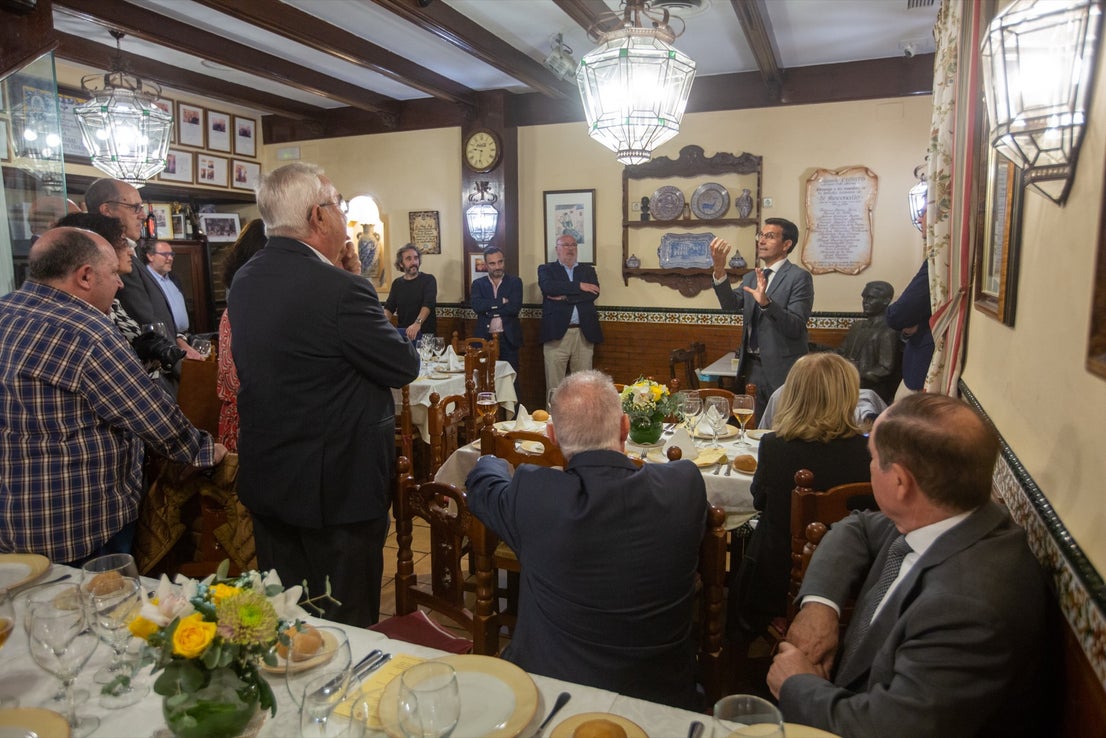Momento del acto de entrega del premio Luis Oruezábal.