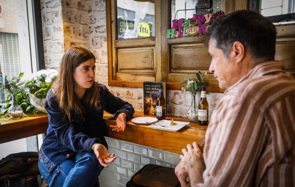 May R. Ayamonte nos cuenta algunos de los establecimientos que aparecen en sus novelas. 