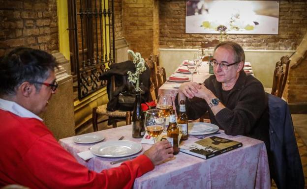 Enrique Bonet cuenta la dimensión gastronómica de su cómic 'La araña del olvido'. 