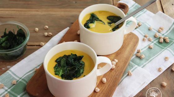 Crema de verduras con garbanzos y espinacas