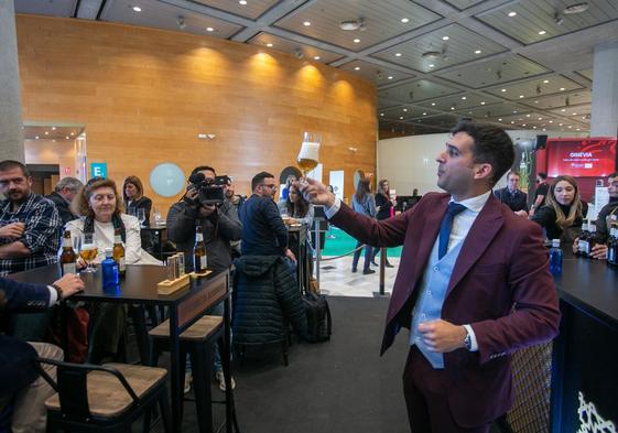 El beer sommelier Manuel Córdoba fue el encargado de dirigir las dos catas.