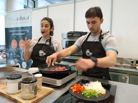 Empanada de carne y verduras con cerveza, una de las mejores de Granada