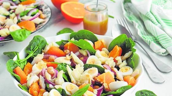 Ensalada de espinacas con bacalao y garbanzos