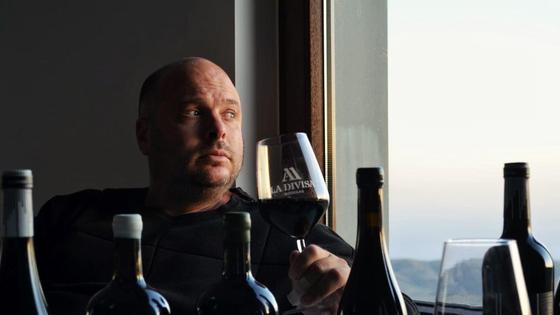 El arquitecto argentino que lleva al vino de Granada a otro nivel