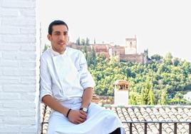 El chef Abdul R. Daou con la Alhambra de fondo.