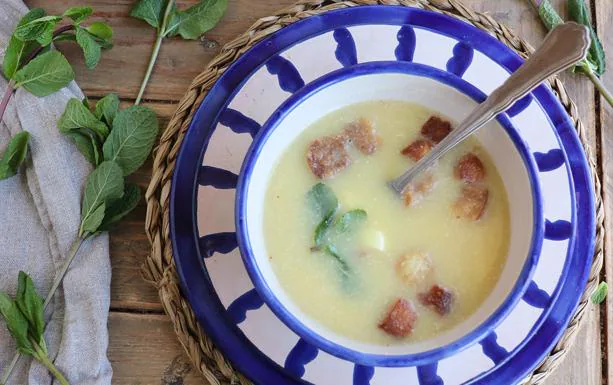 Receta de sopa alpujarreña con ajos, almendra y azafrán