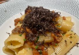Rigatoni carbonara de tocino San Pascual con trufa del Asador Contrapunto