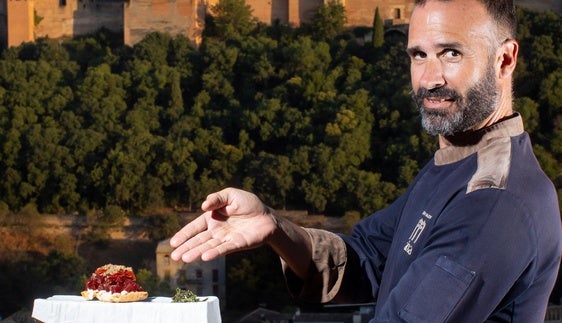 Los dos cármenes históricos de Granada donde comer con la Alhambra de fondo