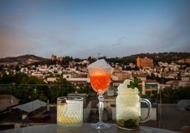 Tres cócteles sin alcohol en la terraza de Bheaven.