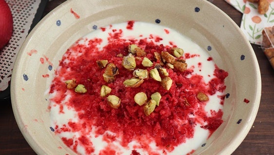 Yogur con frutas congeladas para ir rematando el verano