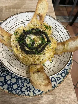 El bacalao de La Taberna de Kafka, una delicia de la cocina más tabernícola.