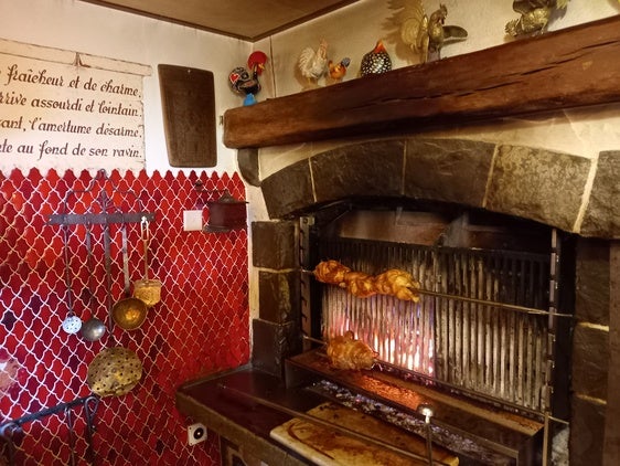 Las viandas espetadas al fuego de leña deparan sabores distintos.