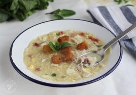 Sopa de picadillo con pollo, verdura y jamón serrano