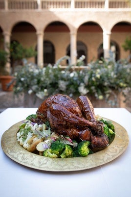 Restaurante El Claustro te invita a vivir el día de Acción de Gracias con el menú tradicional americano