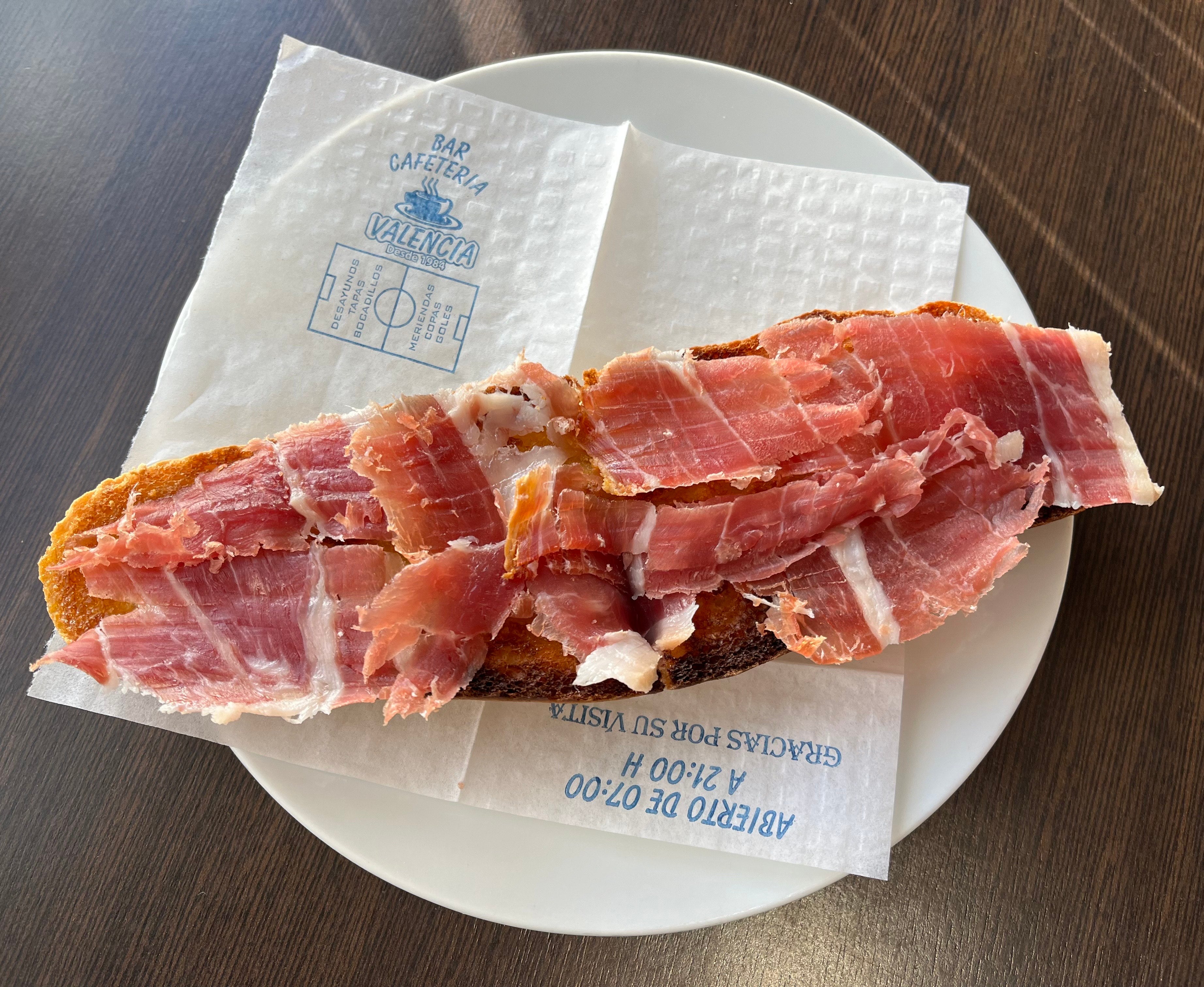 Tostada de jamón de Juviles del Bar-Cafetería Valencia del Zaidín.