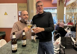 Brindando por el año nuevo con Claudio Gómez Jiménez en el Gran Café Bib-Rambla. ¡Salud!