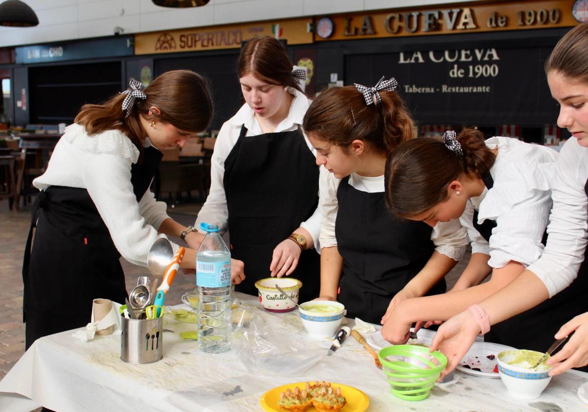 Uno de los equipos que participó en este 'Desafío Aguacate' de Artechef, organizado por la Asociación Juvenil Aldeire.