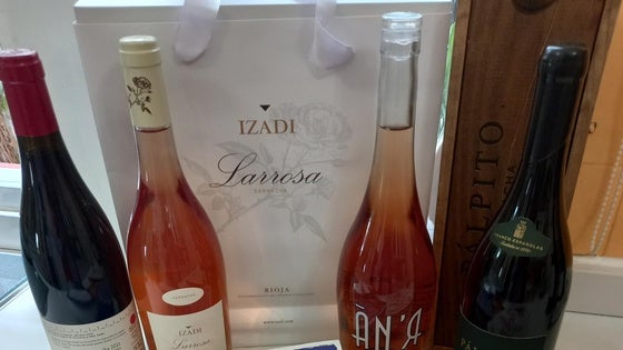 Los padres merecen todo el año, pero regálele ahora un libro o un vino