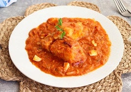 Encebollado de bacalao con almendras de vigilia