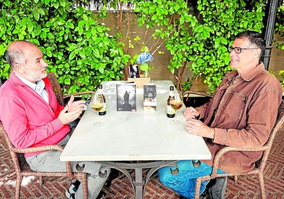José Manuel Palma habla en la terraza del Restaurante Onírico de su faceta como novelista