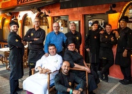 Un equipo conjuntado para placer de los comensales.