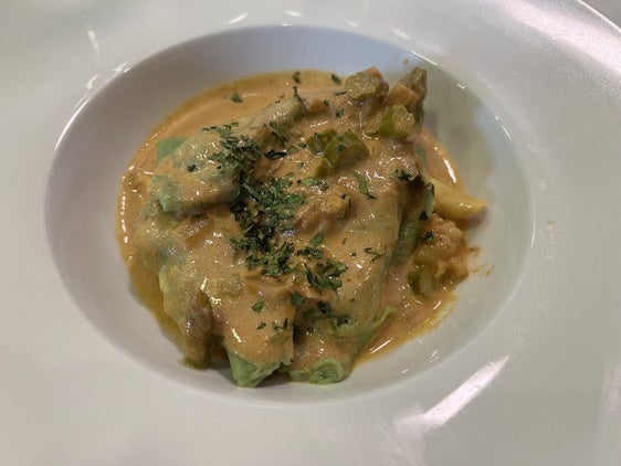 Caramelos de atún con salsa Aurora: el exquisito guiño de Asador Curro a Pizzería Altamura.