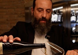 El truco para servir una cerveza perfecta