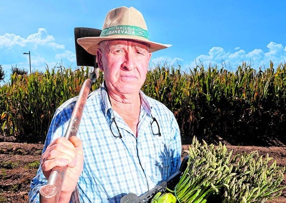 Uno de los agricultores que trabaja para la Cooperativa Los Fresnos
