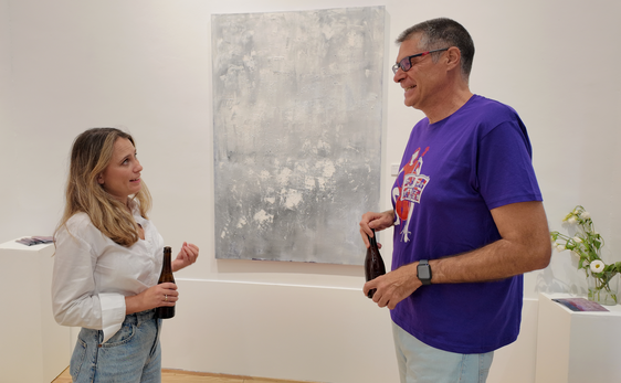 Pepa del Campo anima a la gente a visitar las galerías granadinas y a disfrutar del arte.