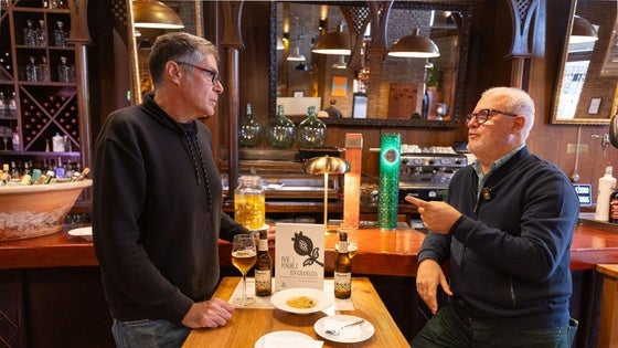 «Tirar bien una cerveza, con su crema, es un arte»