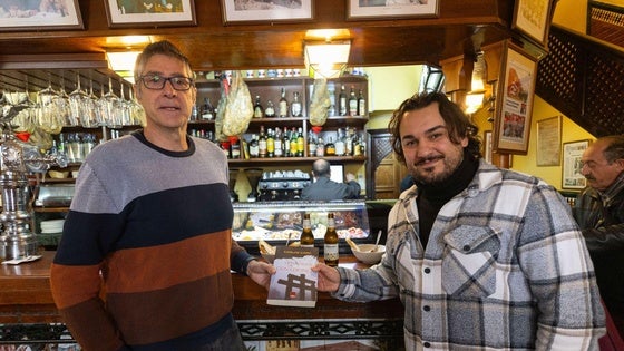 «Quiero escribir un gran 'novelón' granadino, como se merece Granada»