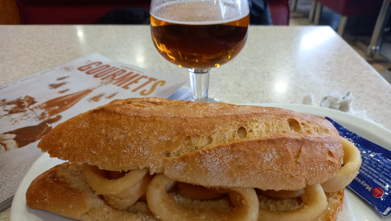 Loa al mítico bocadillo de calamares