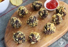 Trufas crujientes de morcilla y manzana