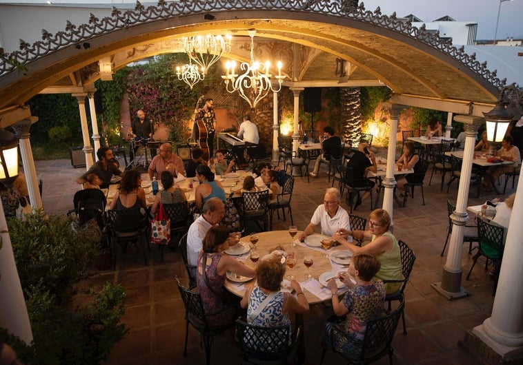 Imagen principal - Restaurantes fresquitos cerca de Granada para huir del calor en verano